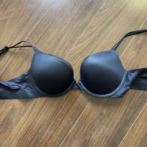 Calvin Klein 32C push up bra in black - Picture 1 of 4